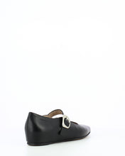 Load image into Gallery viewer, Wonders | Triana | Pointed Leather Pump | Black