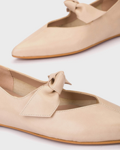 Load image into Gallery viewer, Wonders | Triana | Bow Pump