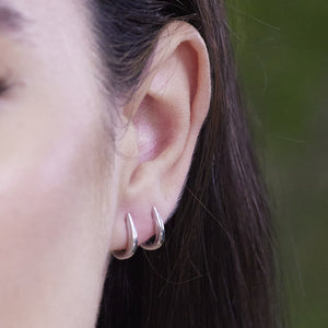 SP Claw Huggie Earring