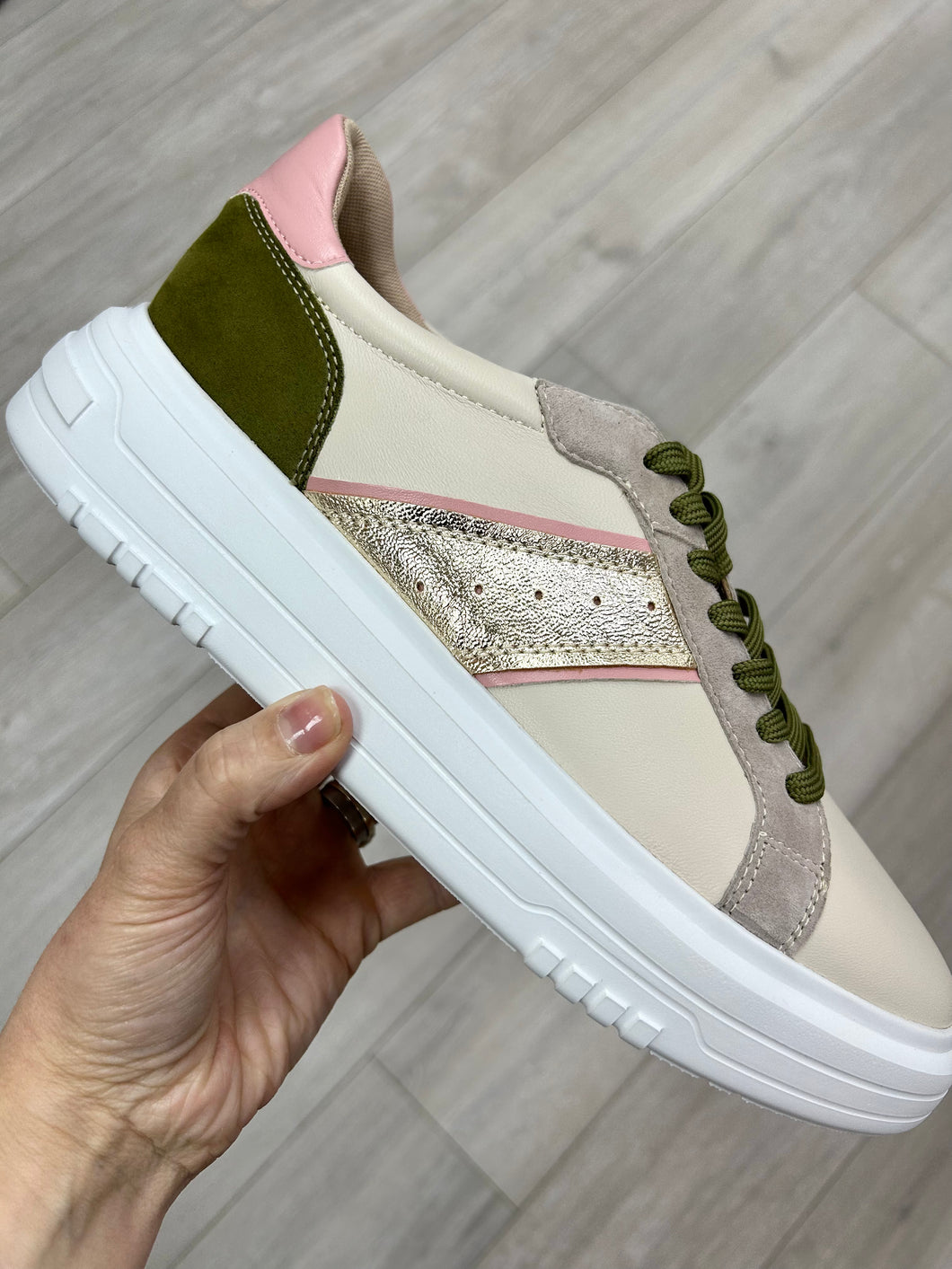 Regarde Le Ciel | Regina Trainers