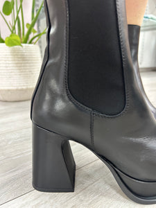 Alpe | Heeled Chelsea Boot