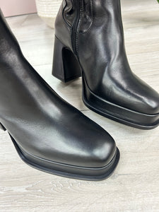 Alpe | Heeled Chelsea Boot