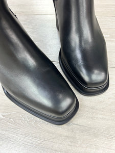 Alpe | Heeled Chelsea Boot