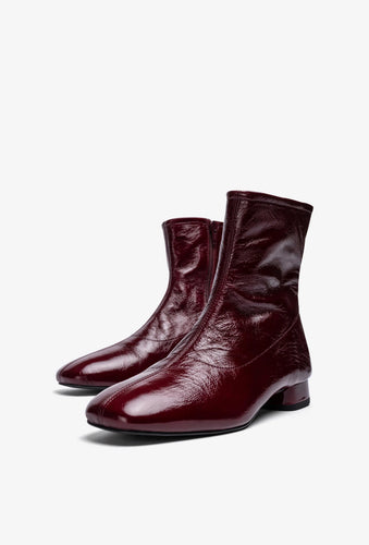 Unisa | Covina | Flat Square Toe Ankle Boot