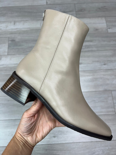 Wonders | Ayla | Leather Ankle Boot | Taupe | Square Toe