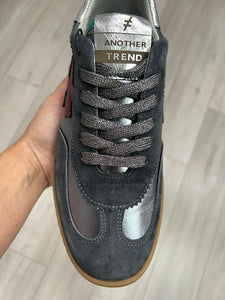 Another Trend | Anthracite & Burgundy