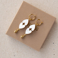 Load image into Gallery viewer, Queen of Hearts Drop Earrings