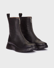 Load image into Gallery viewer, Wonders | Flexfly | Leather Ankle Boot | Front Zip