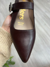 Load image into Gallery viewer, Wonders | Triana | Pointed Leather Pump | Chocolate Brown