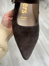 Load image into Gallery viewer, Wonders | Triana | Pointed Suede Pump | Chocolate Brown
