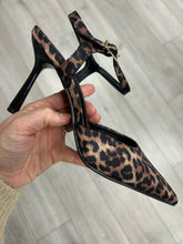 Load image into Gallery viewer, Leopard Print Pointy Shoe