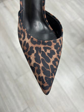 Load image into Gallery viewer, Leopard Print Pointy Shoe