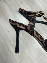 Load image into Gallery viewer, Leopard Print Pointy Shoe