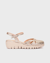Load image into Gallery viewer, Wonders | Classic | Closed Toe Wedge Sandal