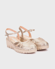 Load image into Gallery viewer, Wonders | Classic | Closed Toe Wedge Sandal