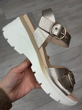 Load image into Gallery viewer, Hispanitas | Cedro | Metallic Wedge Sandal