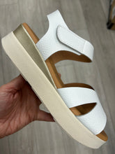 Load image into Gallery viewer, Oh! My Sandals | Simple Wedge