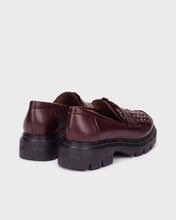 Load image into Gallery viewer, Wonders | Fringe Leather Loafer