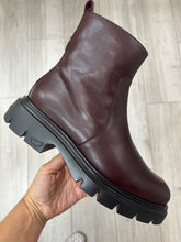 Load image into Gallery viewer, Wonders | Bones | Chunky Sole Ankle Boot