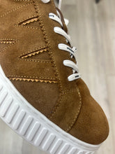 Load image into Gallery viewer, Wonders | Flatform Suede Sneaker