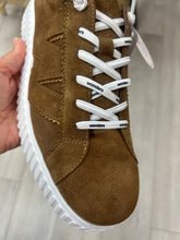 Load image into Gallery viewer, Wonders | Flatform Suede Sneaker