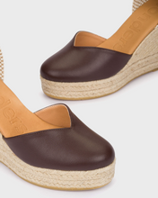 Load image into Gallery viewer, Wonders | Espadrille Closed Toe Wedge Sandal