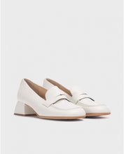 Load image into Gallery viewer, Wonders Gift moccasin