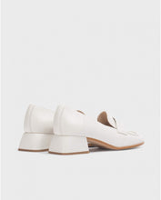 Load image into Gallery viewer, Wonders Gift moccasin